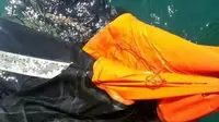 Sekelompok nelayan menemukan perahu karet bertuliskan kata 'Boarding' sekitar 10 mil di laut dari kota Port Dickson.