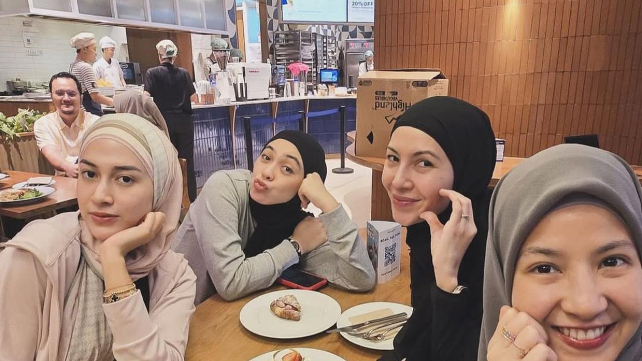 Keseruan Geng Selebriti Natasha Rizky, Nongkrong, Tawa, dan Rencana Tahun Depan