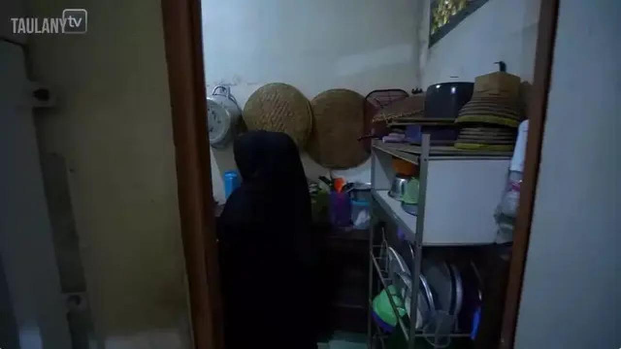 Intip Potret Dapur dengan Model Sederhana di Rumah Haji Bolot, Juragan Kontrakan yang Hidup Sederhana