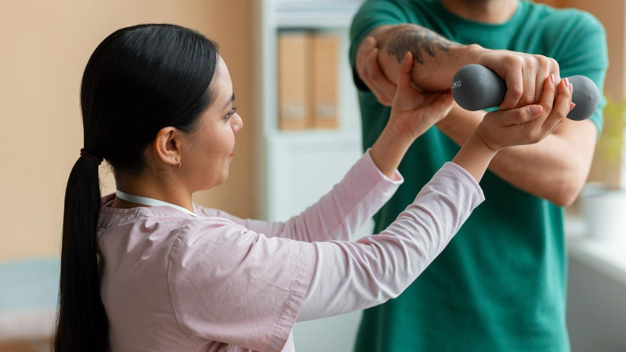 Mengatasi Kelemahan Pasca-Stroke: 7 Gerakan Terapi untuk Memulihkan Fungsi Tubuh