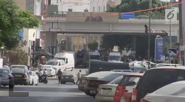 Enam orang bersenjata dilaporkan telah menyerbu markas besar National Oil Corporation (NOC) di Tripoli, Libya.