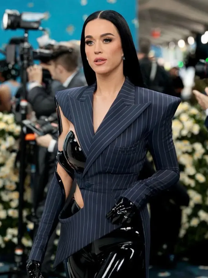 Kecohkan Fans dengan AI, Katy Perry Tampil Sebagai Best Dress di Met Gala 2025