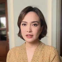 Shandy Aulia yang pilih datangkan MUA saat ingin lakukan foto KTP. [Foto: TikTok/ Nooibeauty]