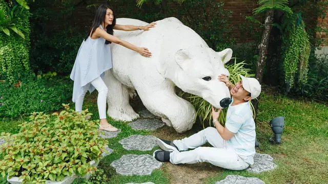 [Bintang] Raditya Dika dan Anissa Aziza