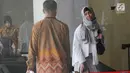 Ike Rahmawati adik kandung artis Inneke Koesherawati usai menjalani pemeriksaan oleh penyidik di gedung KPK, Jakarta, Rabu (8/8). Ike diperiksa sebagai saksi untuk tersangka Wahid Husein. (Merdeka.com/Dwi Narwoko)