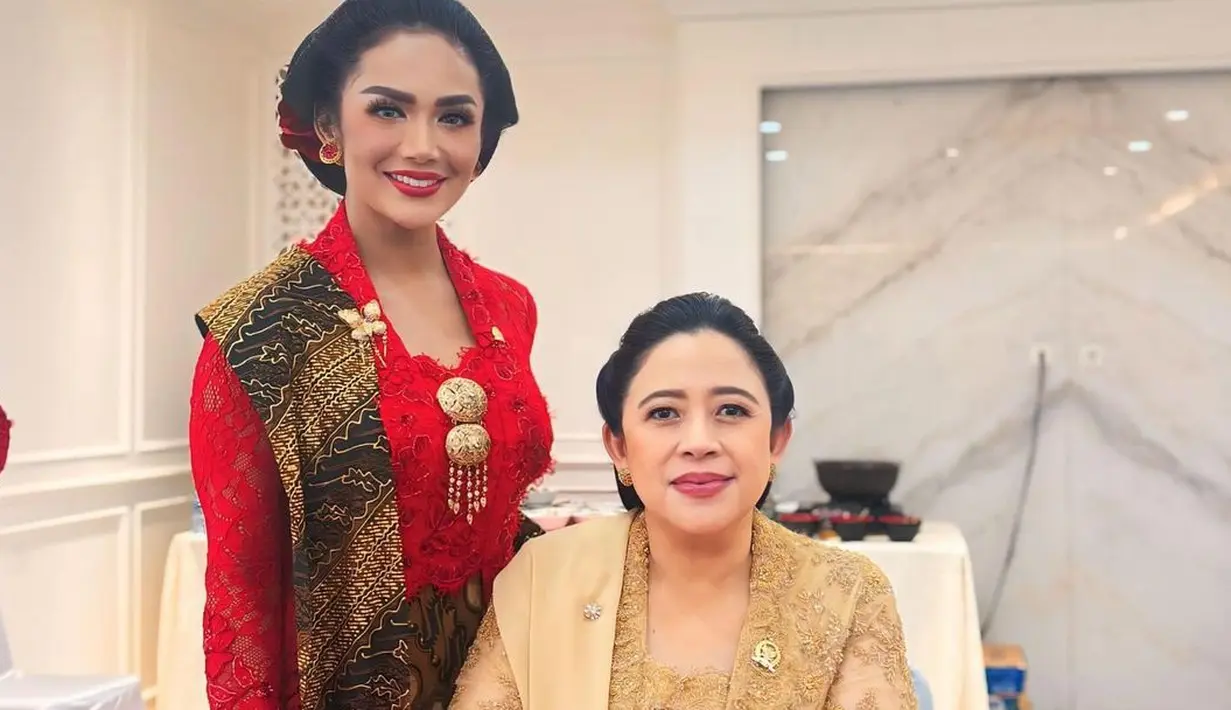 <p>Pada gelaran sidang tahunan kali ini, Puan Maharani memilih kebaya kutubaru berwarna emas rancangan Didiet Maulana .</p>