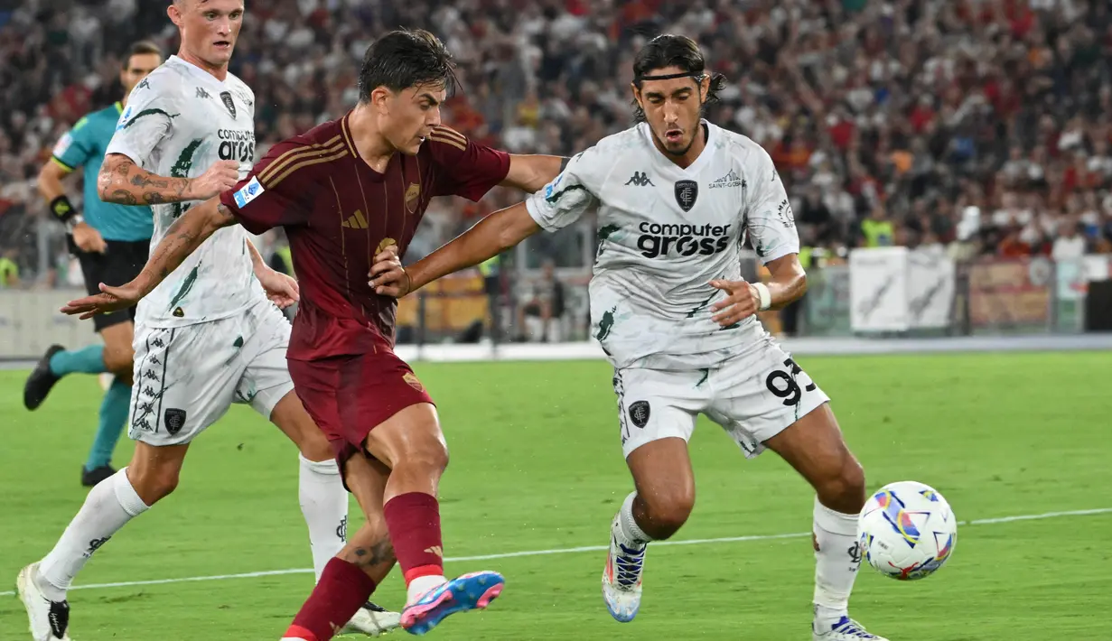 Di babak kedua, I Giallorossi mencoba bangkit dan meningkatkan tempo permainan. (Alberto PIZZOLI/AFP)