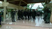 Persiapan upacara pemamakan almarhum Kapten Arh Bayu Heru di TMP Lolong Padang, Sumatera Barat. (Liputan6.com/Erinaldi)