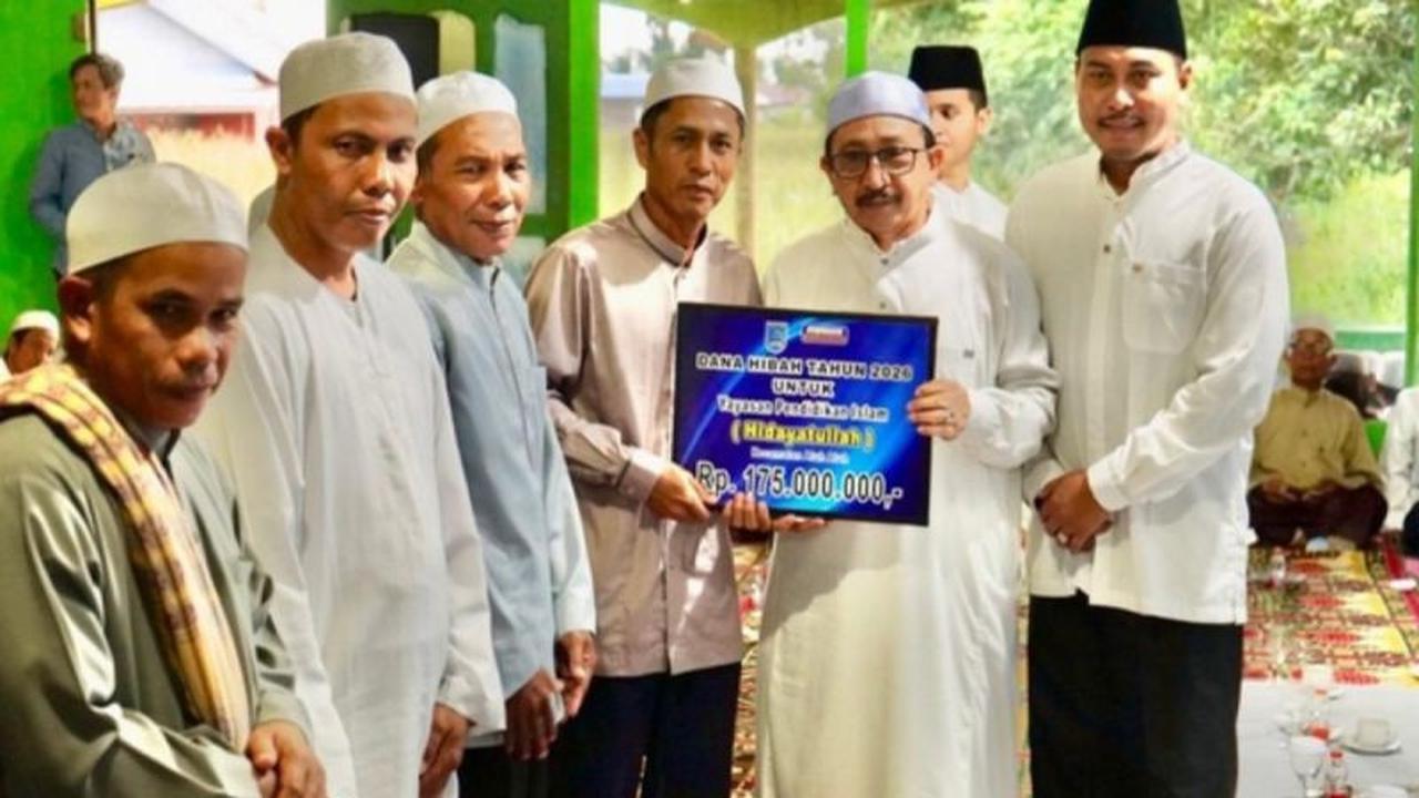Wabup Banjar Salurkan Bantuan Rp600 Juta Lebih, Dorong Ekonomi Aluh-Aluh