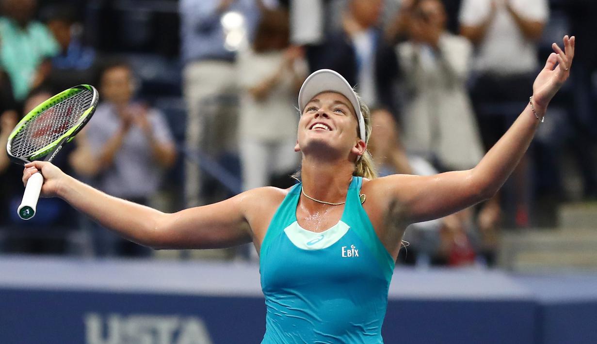 CoCo Vandeweghe merayakan kemenangan usai kalahkan Karolina Pliskova pada laga perempat final tunggal putri AS terbuka 2017 di USTA Billie Jean King National Tennis Center, (6/9/2017). Karolina kalah 6-7, 3-6. (Al Bello/Getty Images/AFP)