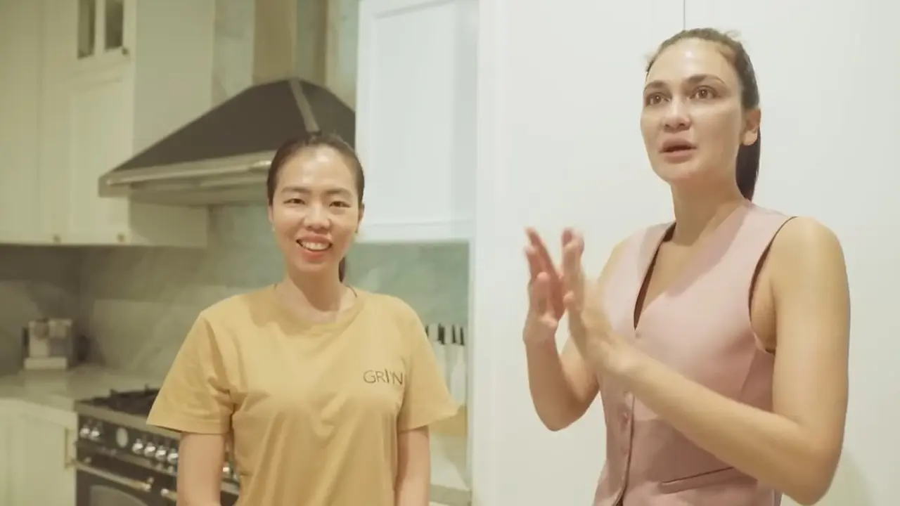 Luna Maya tata ulang dapurnya (YouTube/Luna Maya)
