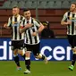 Antonio Di Natale berselebrasi usai mencetak gol (GIUSEPPE CACACE / AFP)