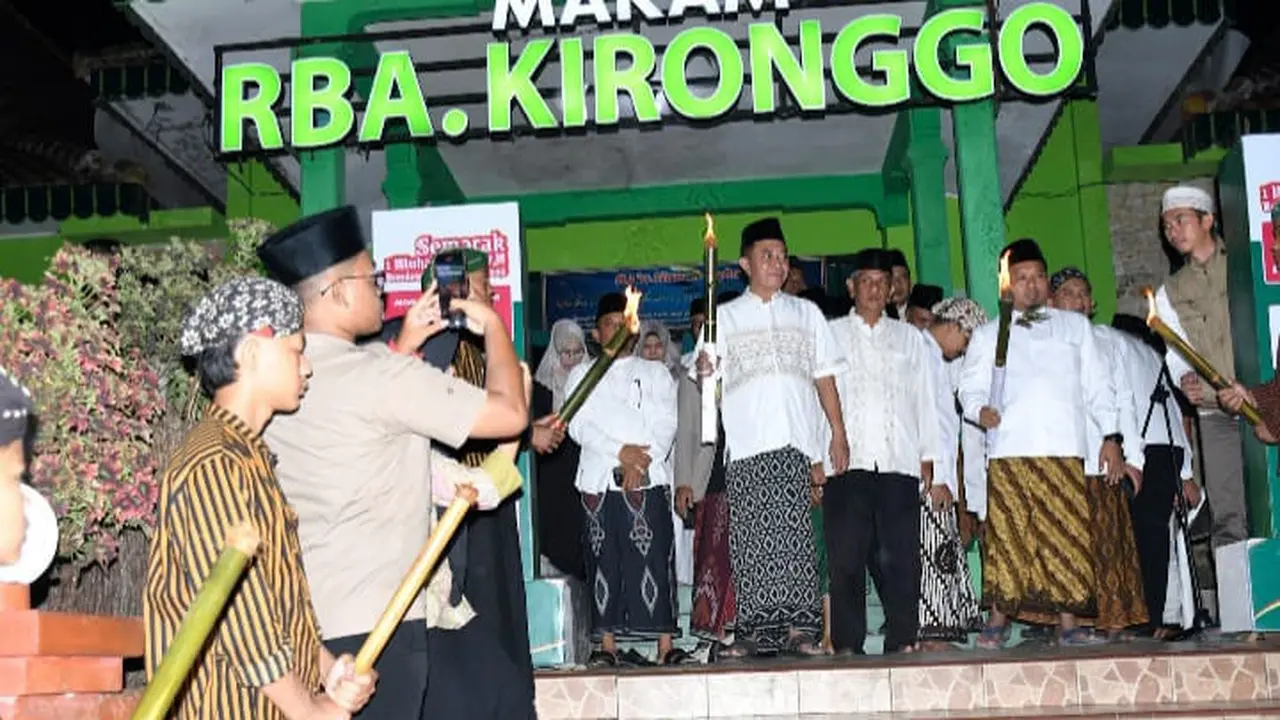 Menyambut Tahun Baru Islam 1 Muharram 1447 Hijriyah, Pemerintah Kabupaten Bondowoso bersama para santri dan pelajar menggelar "Pawai Obor Satu Muharam" yang berlangsung penuh khidmat dan meriah (Istimewa)