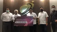 Opsel Tri Indonesia memberikan donasi untuk mitigasi Covid-19 kepada Yayasan BUMN untuk Indonesia (Foto: Tri Indonesia)