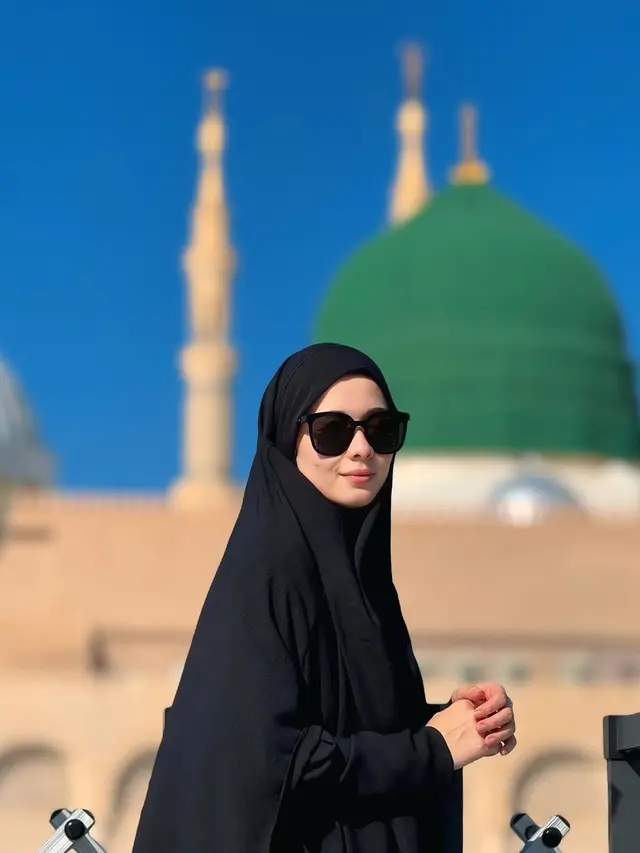 Iris Wullur Umroh