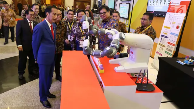 Jokowi Tinjau Pameran Indonesia Industrial Summit 2018