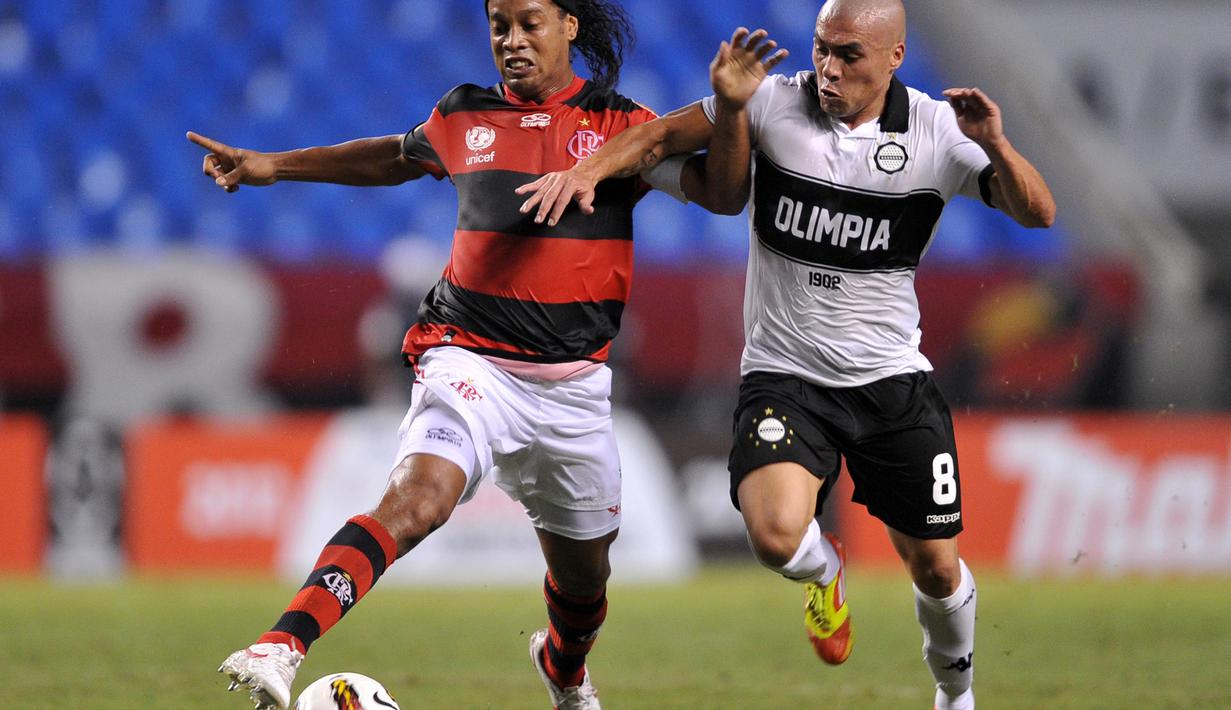 Namun kebiasaannya berpesta dan kalah bersaing dengan Lionel Messi membuatnya didepak El Barca. Hal tersebut didapatkan karena ia mengalami masalah berat badan saat berkarier. (AFP/Christope Simon)