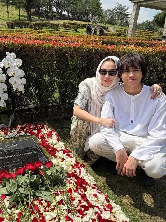 Bunga Citra Lestari Ziarah ke Makam Ashraf Sinclair. [@itsmebcl]