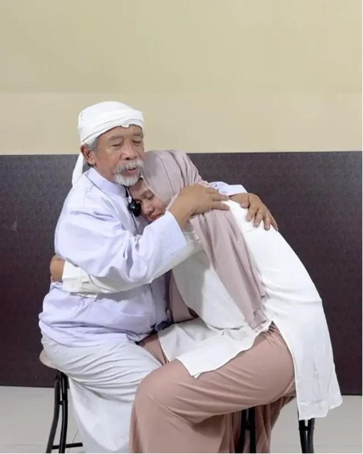 6 Potret Kenangan Pelawak Qomar 4 Sekawan dan Istri, Kerap Bikin Konten Bareng