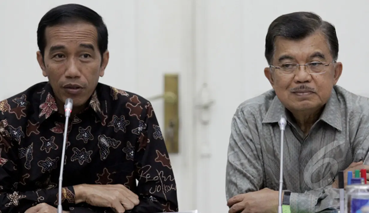 Presiden Joko Widodo didampingi Wakil Presiden Jusuf Kalla memimpin rapat bersama pimpinan Badan Umum Milik Negara (BUMN) di Istana Bogor, Jawa Barat, Senin (16/2/2015). (Liputan6.com/Faizal Fanani)