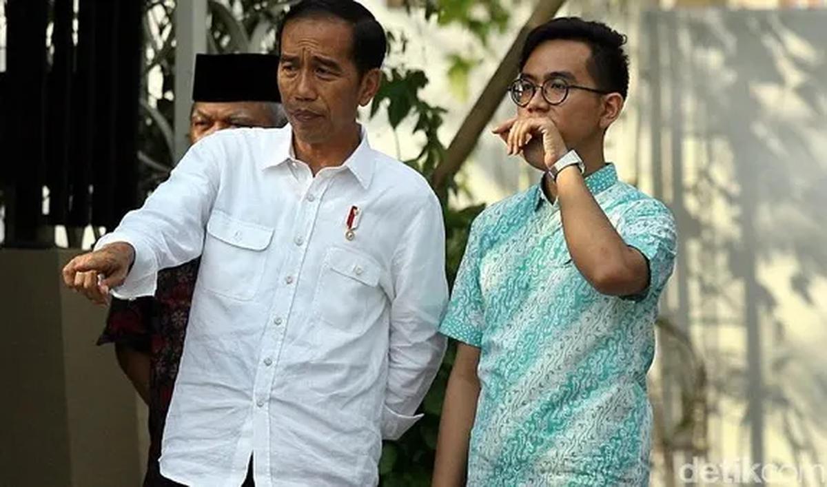 Dikonfirmasi soal dukungannya terhadap Gibran yang dicalonkan sebagai Cawapres? Secara diplomatis,&nbsp;Jokowi&nbsp;menyatakan, jika sebagai orangtua dirinya hanya bertugas untuk mendoakan dan merestui saja.<br>