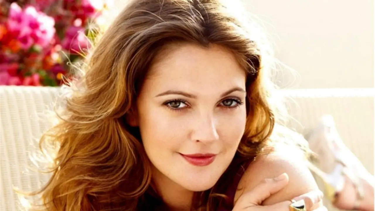 Drew Barrymore Bikin Tiga Parfum Sekaligus