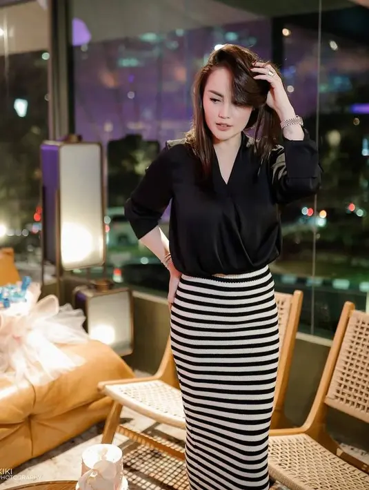 <p>Walaupun Jennifer Dunn sudah tak terlihat lagi di layar kaca. Akan tetapi, ia tetap jadi pusat perbincangan publik. [Foto: instagram.com/jeje_haris89]</p>