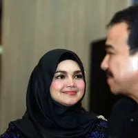 Siti Nurhaliza dan Khalid Mohammed Jiwa (Deki Prayoga/Bintang.com)