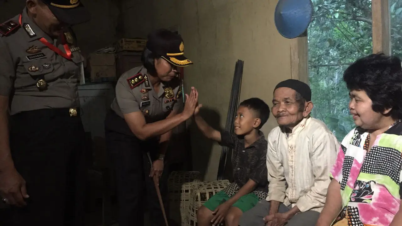 Hikayat Hafidin, Bocah 10 Tahun yang Tanggung Hidup Ibu dan Kakek