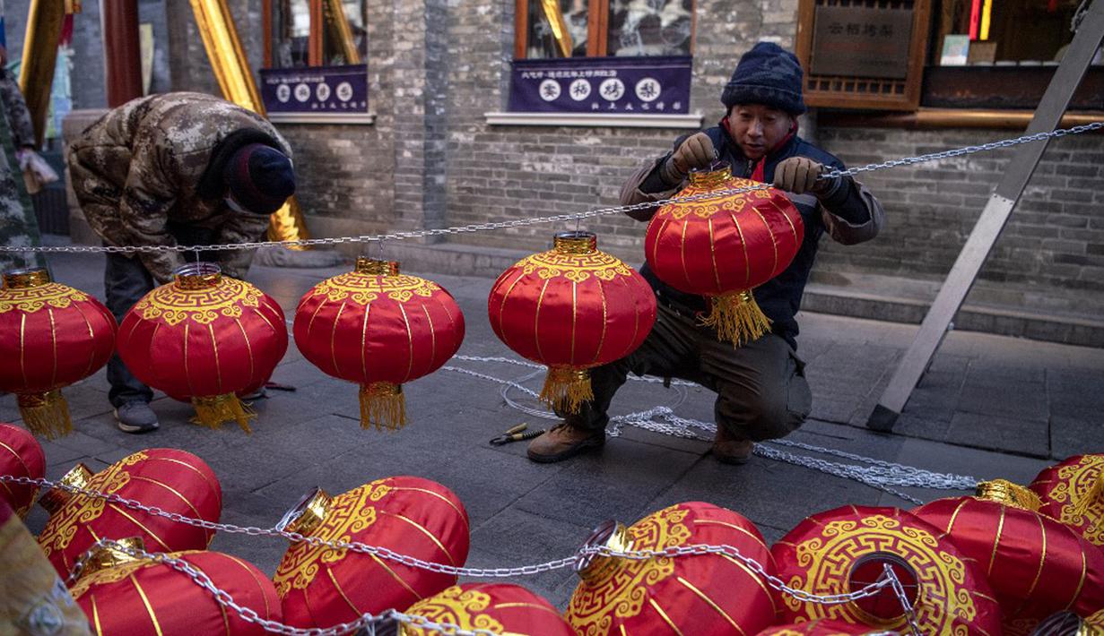 Foto Beijing Bersiap Menyambut Tahun Baru Imlek Global Liputan6 Com Yang ditandai dengan pergantian tahun tikus logam ke tahun kerbau logam atau kerbau emas (setiap 2 tahun unsurnya sama), yang bersifat yin (negatif). foto beijing bersiap menyambut tahun