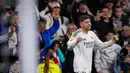 Gelandang Real Madrid asal Uruguay, Federico Valverde melakukan selebrasi setelah mencetak gol pertama di laga pekan ke-32 Liga Spanyol 2024/2025 melawan Athletic Club Bilbao di Stadion Santiago Bernabeu, Madrid, pada 20 April 2025 atau Senin (21/4/2025) dini hari WIB. (OSCAR DEL POZO/AFP)