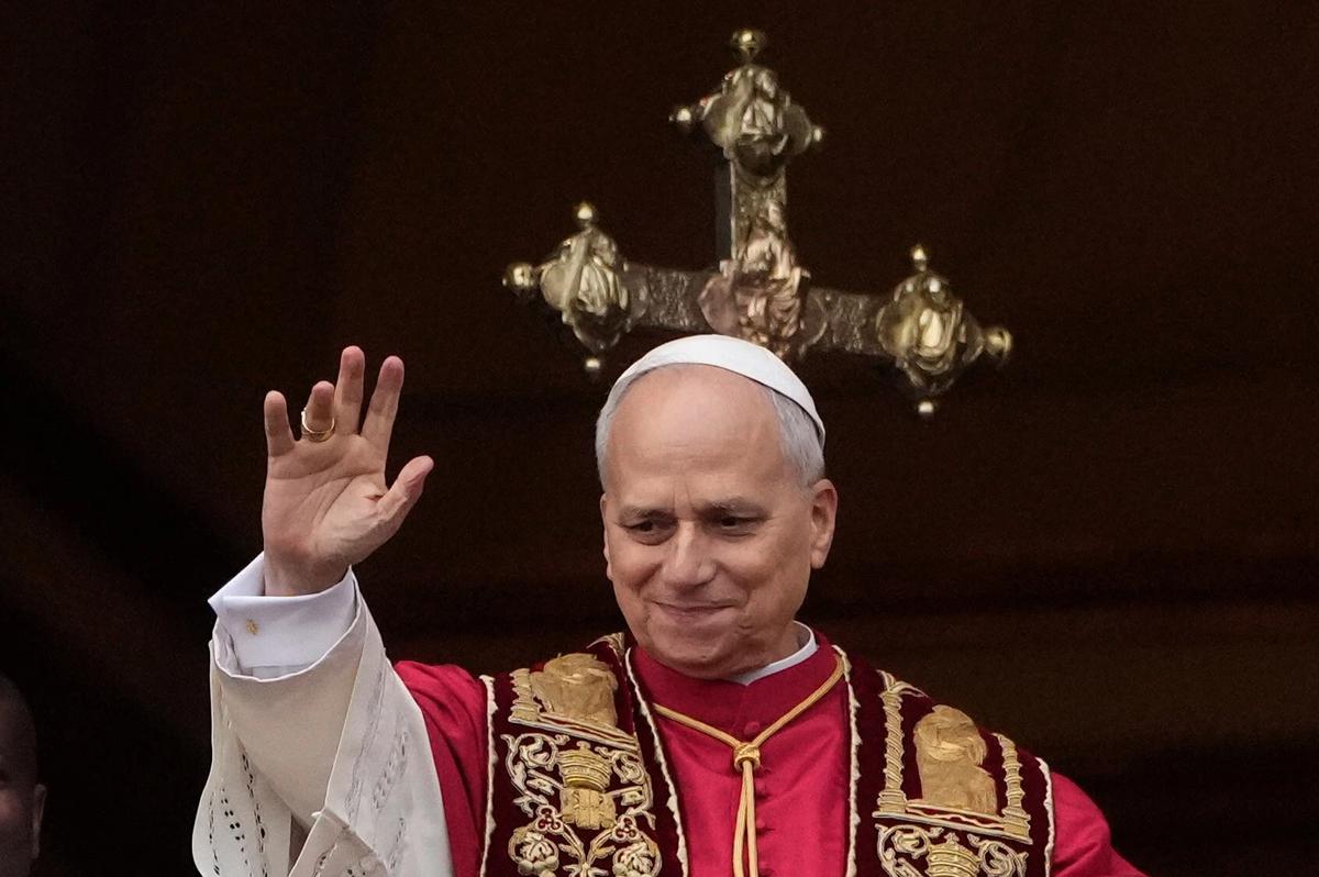 FOTO: Paus Leo XIV Sampaikan Pesan Damai Natal dan Serukan Perdamaian Dunia dari Vatikan