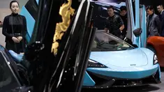 Tampilan mobil McLaren yang dipamerkan dalam Auto China 2018 di Beijing (26/4). Pameran mobil dan teknologi ini digelar mulai 25 April sampai 4 Mei di Beijing, China. (AP Photo / Andy Wong)