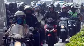 Kepadatan kendaraan yang melintas di Jalan Jenderal Gatot Subroto, Jakarta, Selasa (8/4/2025). (Liputan6.com/Herman Zakharia)