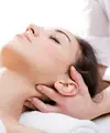 Ear massage atau pijat telinga berfungsi meningkatkan aspek kecantikan, relaksasi, dan manfaat kesehatan lainnya (Foto/dok: Reepik/Nensuria)