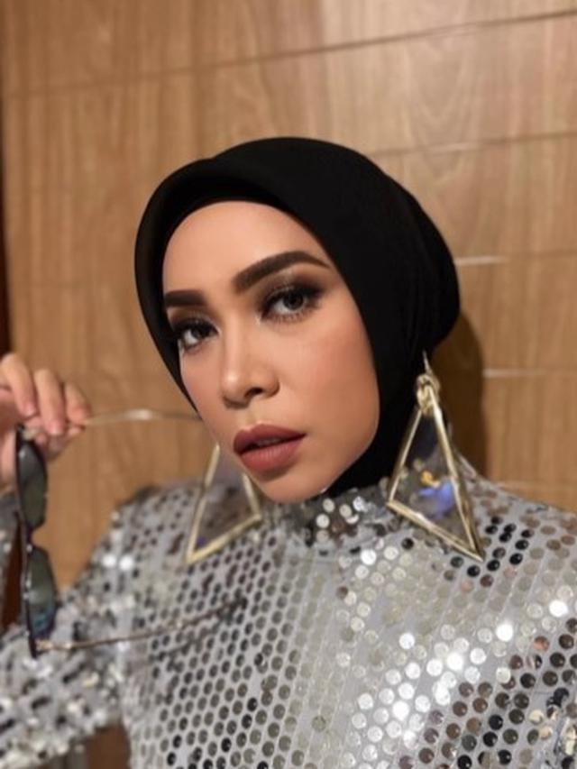 penampilan melly goeslaw di halloween