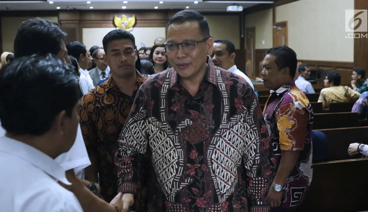 Dudy Jocom usai menjalani sidang dakwaan di Pengadilan Tipikor, Jakarta, Rabu (11/7). Dudy didakwa pada kasus dugaan korupsi pengadaan dan pelaksanaan pembangunan kampus IPDN Sumatera Barat di Kab Agam TA 2011,. (Liputan6.com/Helmi Fithriansyah)