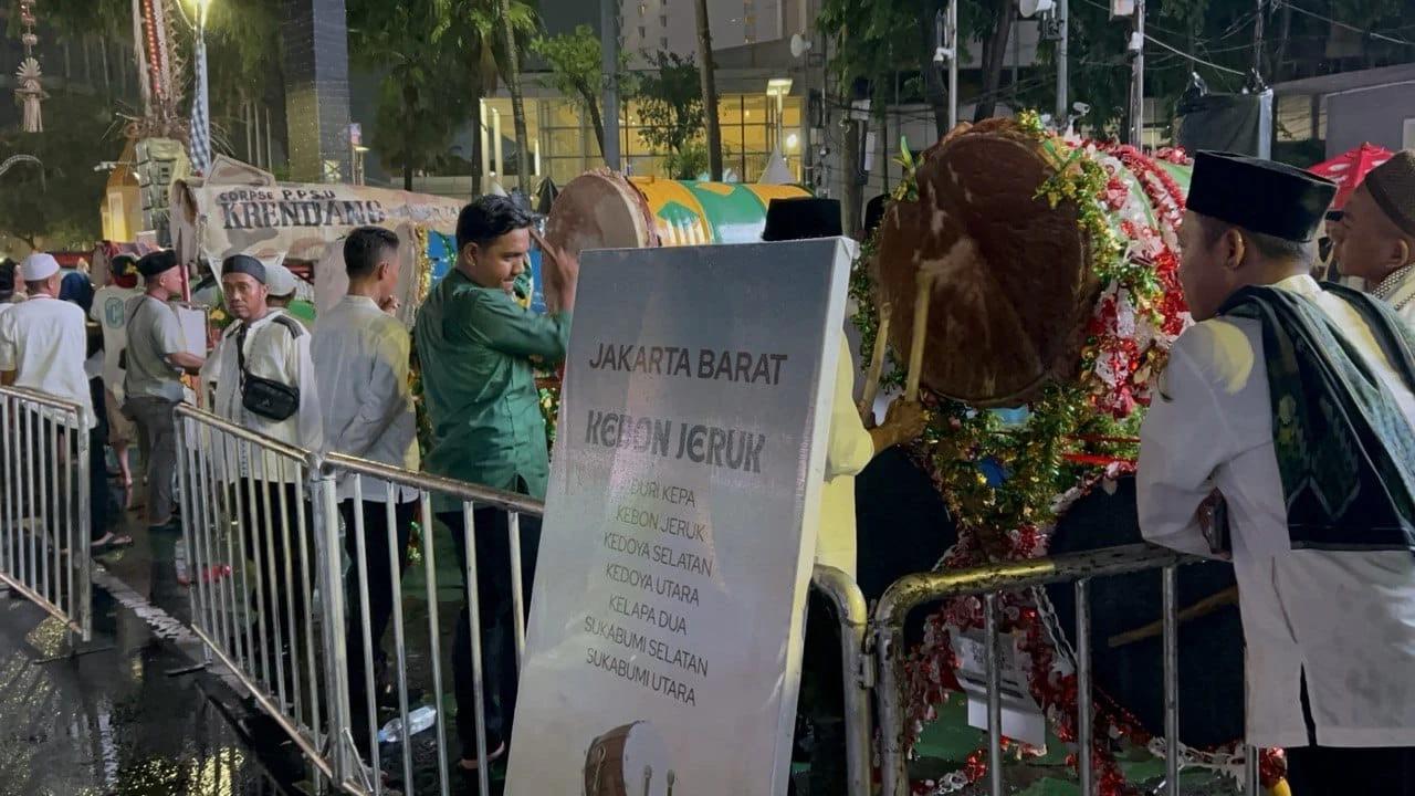 Hujan Tak Halangi Warga Datangi Car Free Night Bundaran HI