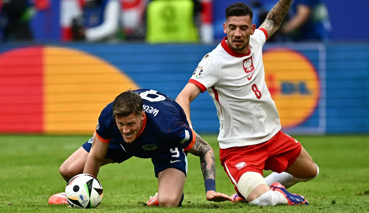 Laga kedua timnas berlangsung ketat dan sengit. (GABRIEL BOUYS/AFP)