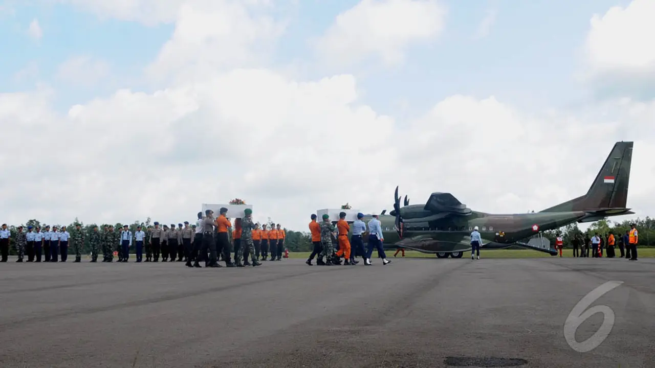 2 Jenazah Perempuan Korban AirAsia Diterbangkan ke Surabaya 