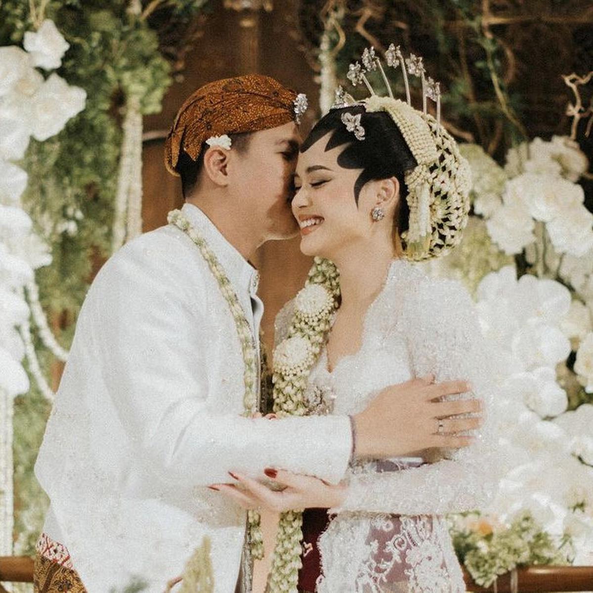 Tiba-Tiba Menikah, Nino RAN Resmi Persunting Dhabitannisa Auni dalam Busana Pengantin Adat Jawa
