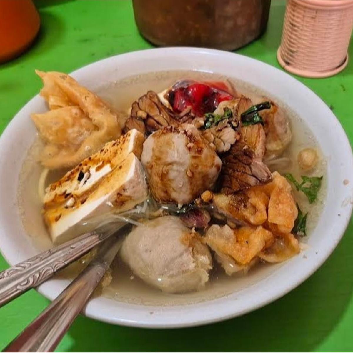 Satpol PP Tutup Warung Bakso Remaja Gading Solo
