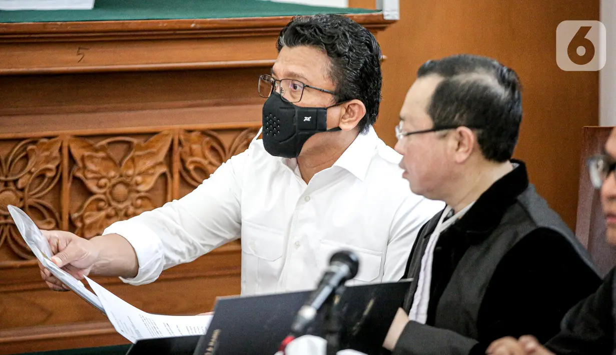 Terdakwa kasus pembunuhan Brigadir Yosua Hutabarat atau Brigadir J, Ferdy Sambo mengikuti sidang lanjutan di PN Jakarta Selatan, Jakarta, Selasa (22/11/2022). Sebanyak 9 orang saksi dihadirkan dalam sidang pemeriksaan saksi terdakwa Ferdy Sambo dan Putri Candrawathi. (Liputan6.com/Faizal Fanani)