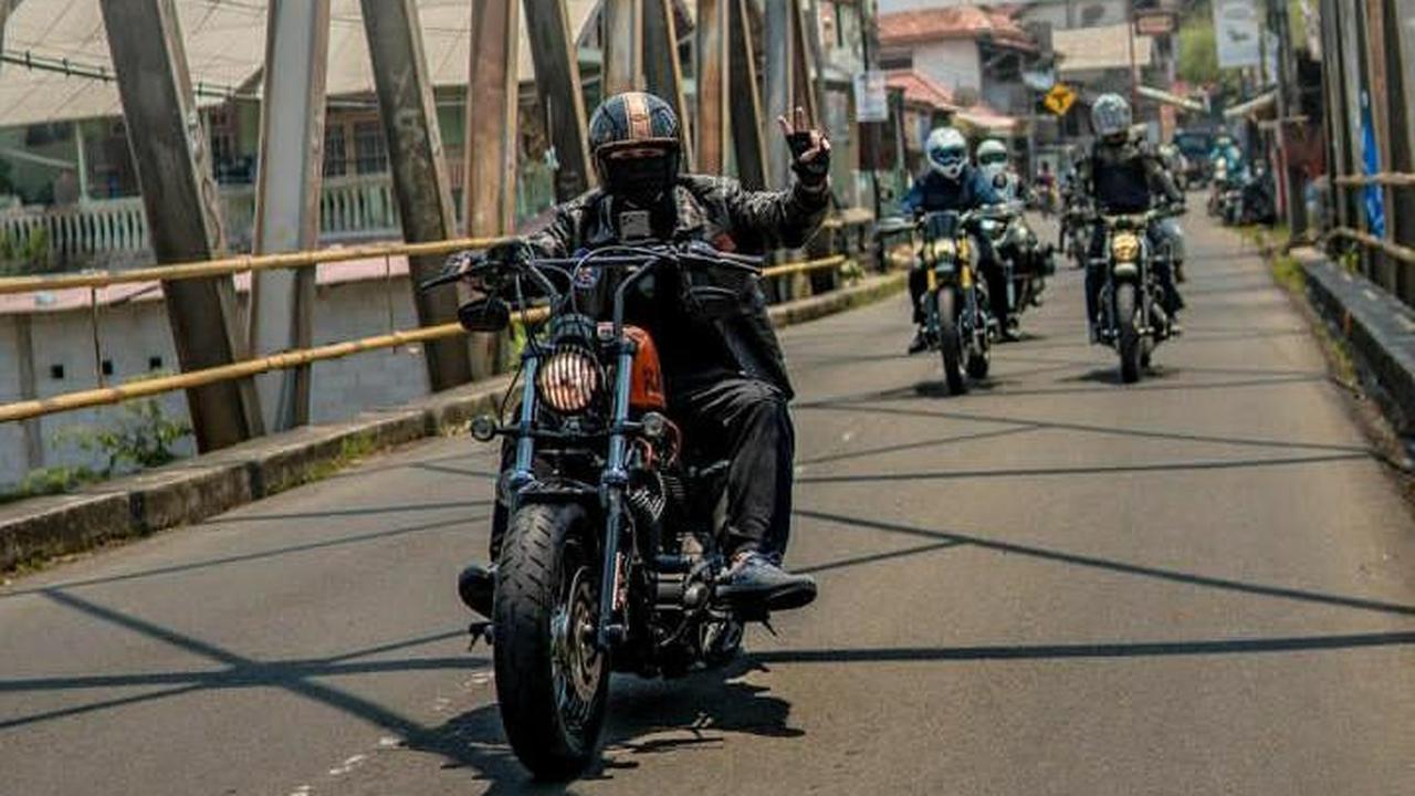 Sedang Sibuk Jadi Biker
