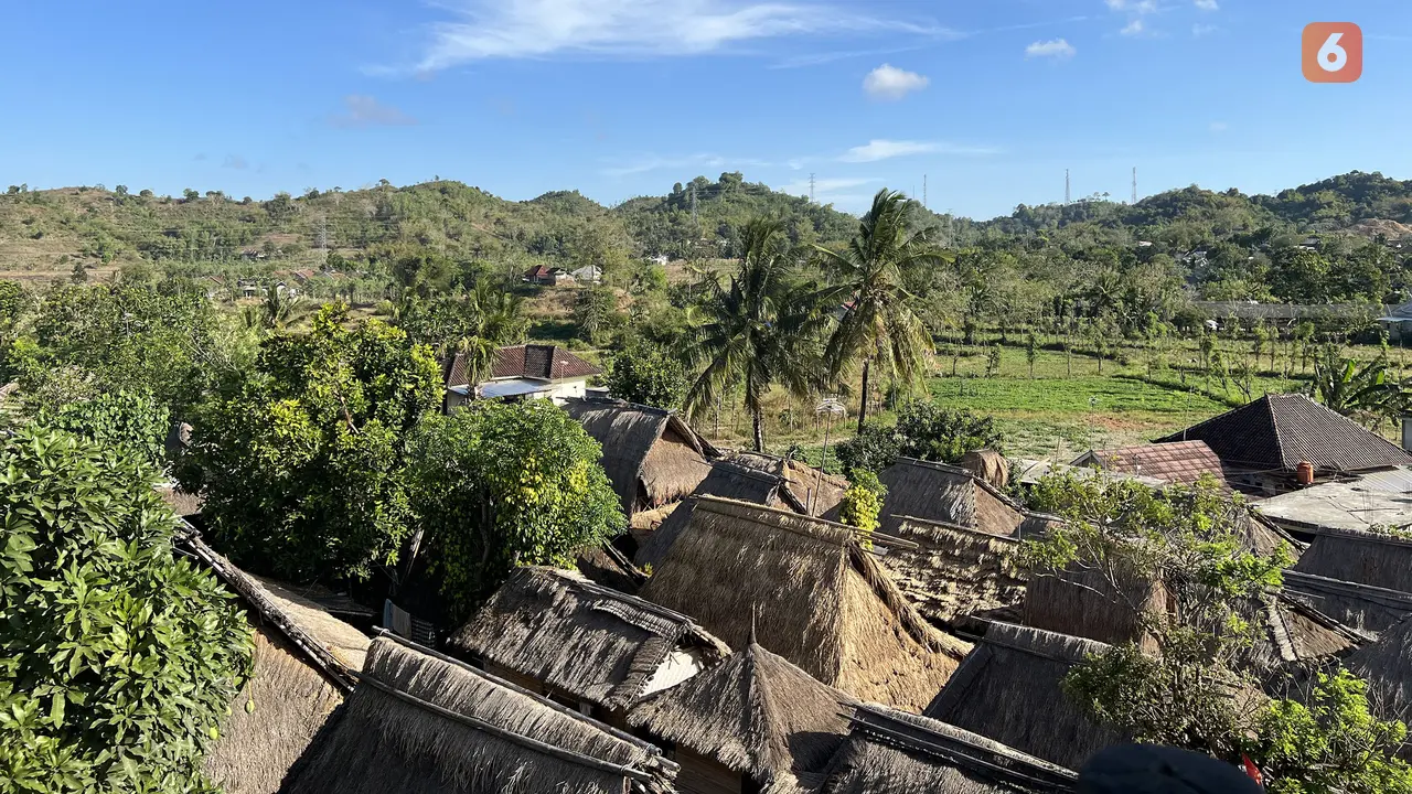 Foto: Mengunjungi Desa Sade di Lombok yang Penuh Keunikan, di Sela Liputan Asia Road Racing Championship Mandalika 2023