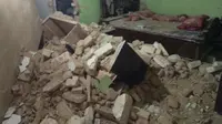 Rumah milik salah satu warga rusak parah akibat gempa di Sumenep. Foto: (Dokumentasi BNPB)