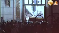 [VIDEO] Masjid Kairo Dikepung Militer Mesir