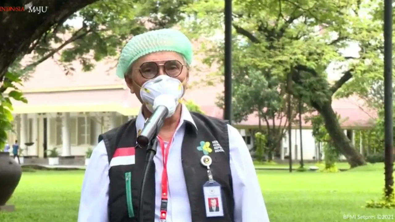 Wakil Ketua Tim Dokter Kepresidenan Profesor Dr dr Abdul Muthalib kembali dipercaya untuk menyuntikkan dosis kedua vaksin COVID-19 ke Presiden Joko Widodo (Jokowi)