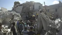 Reruntuhan bangunan akibat serangan udara pemerintah Suriah yang didukung Rusia (AP/While Helmets)