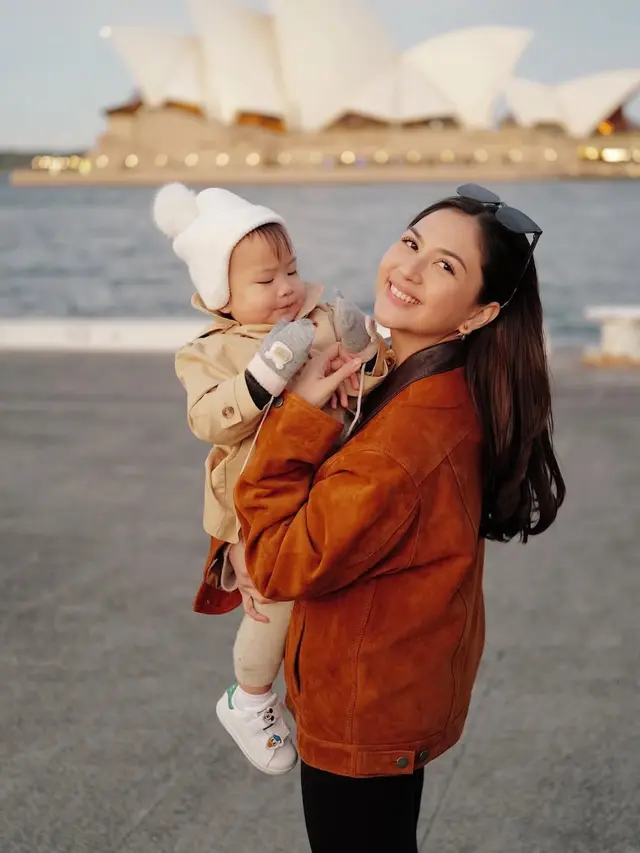 Jessica Mila Liburan Musim Dingin ke Sydney dan New Zealand Bersama Putri Serta Suaminya. [@jscmila]